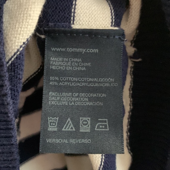 🌈4/$20 Tommy Hilfiger sweater - Picture 3 of 4